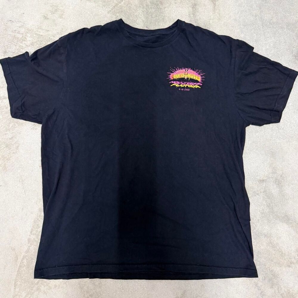 Bravado Men's Black and Navy T-shirt